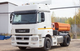 sedelnye_tyagachi_KAMAZ_5490_001-68t5